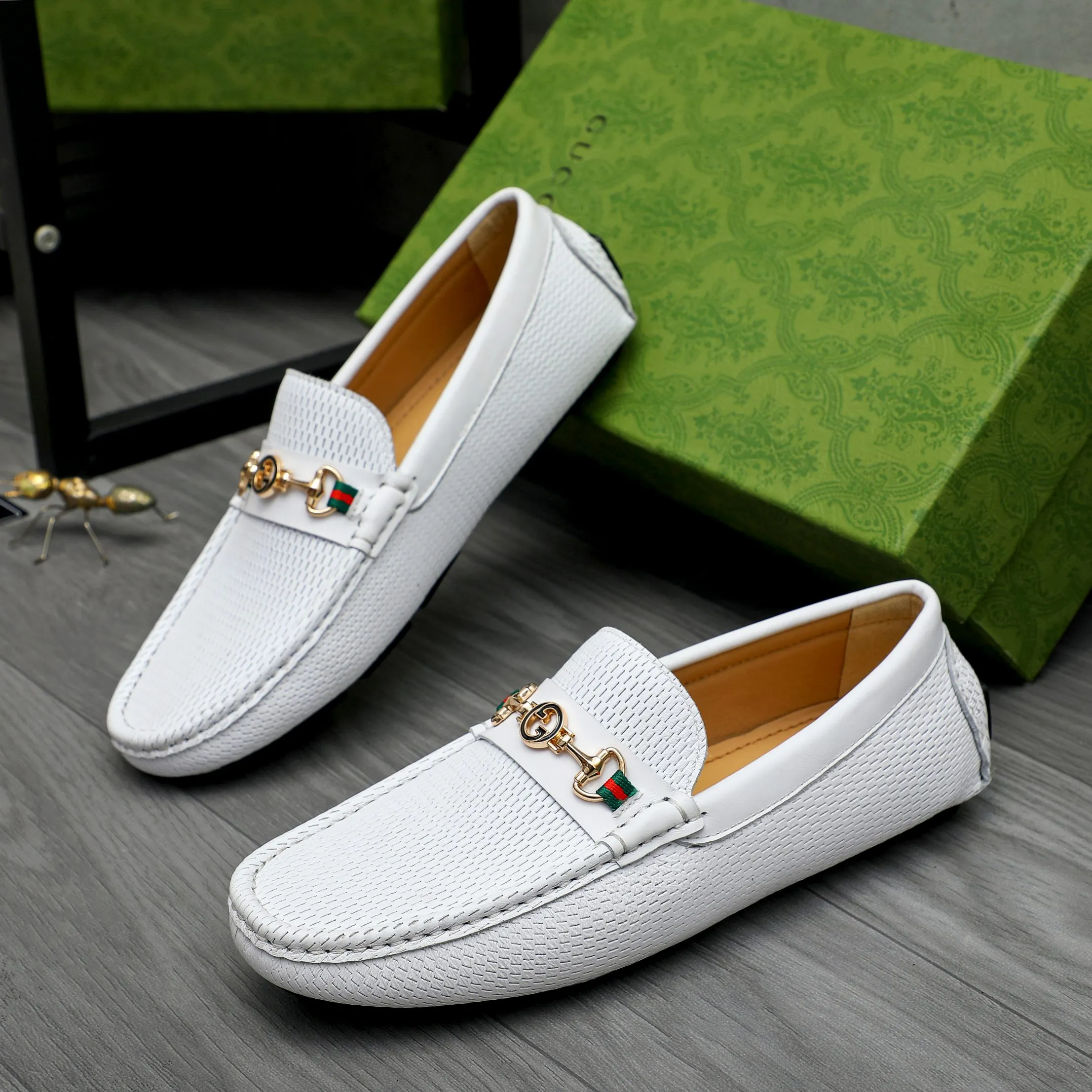 Men's shoes 💰p420 Product trademark: GUCCI (Gucci) casual slip-on men's shoes Regular size: 38-44 Product materials: Selected hollow cowhide upper, sheepskin lining, rubber outsole
